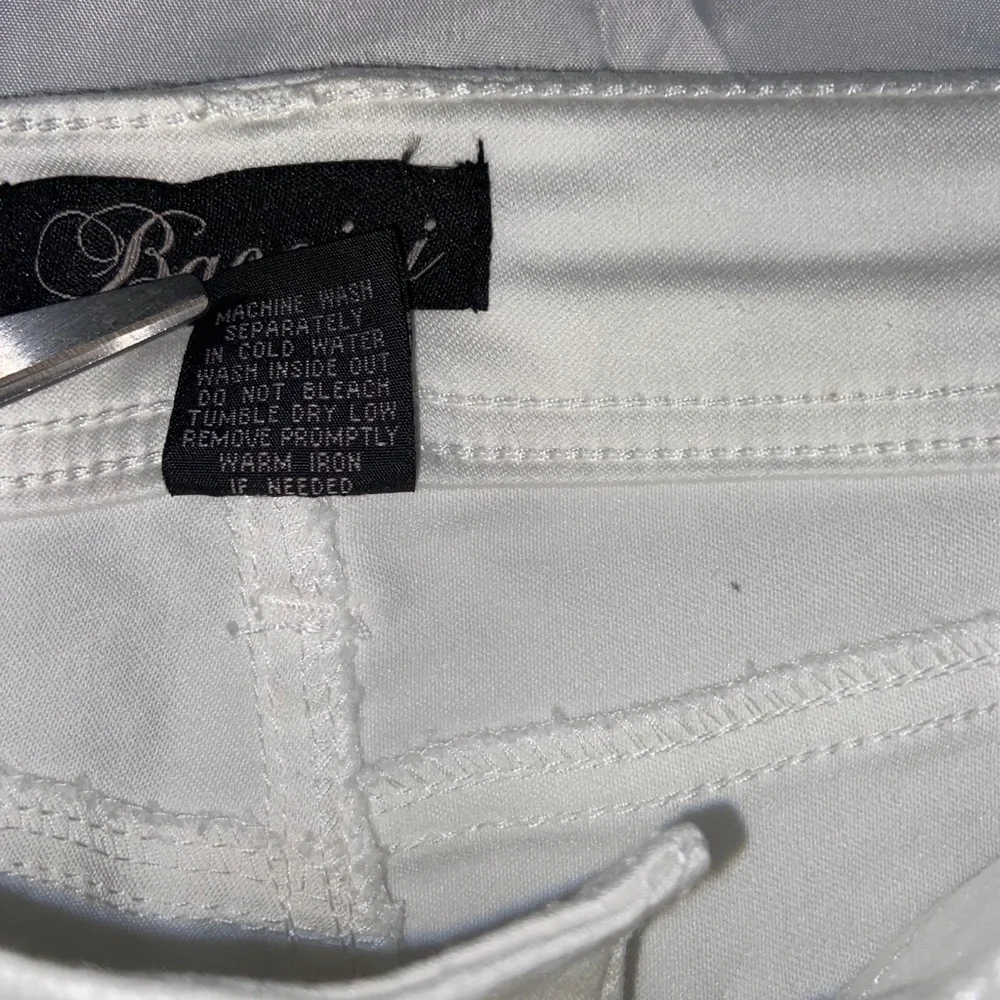🌟 Baccini White Bermuda Shorts | Sz 6 | Crisp & Classic Staple 🌟 - Picture 9 of 12